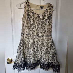 🔴 Elegant cream cocktail dress with black lace